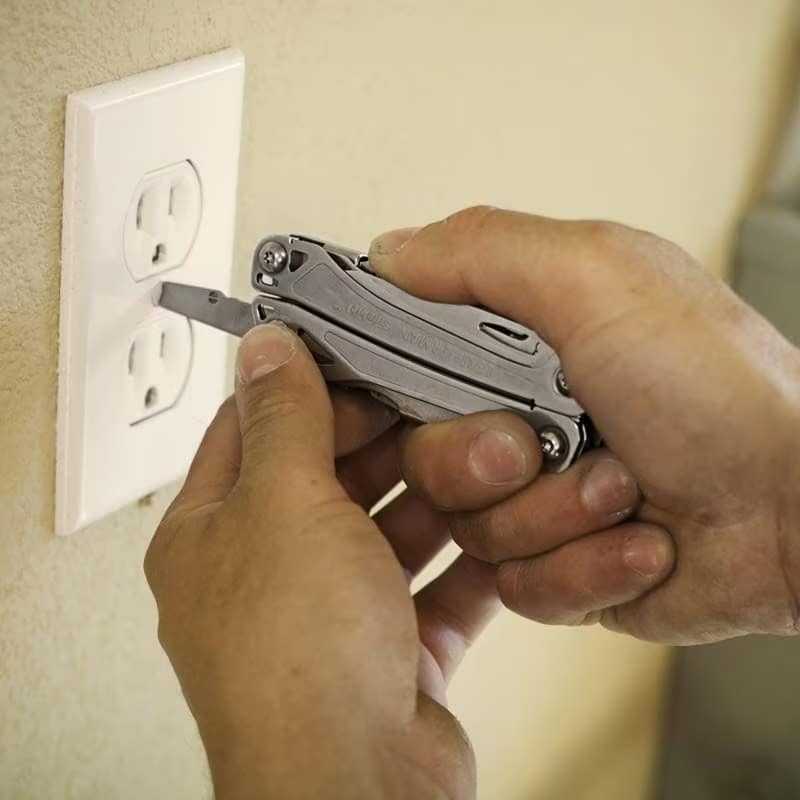 Multitool Leatherman Sidekick cu husă