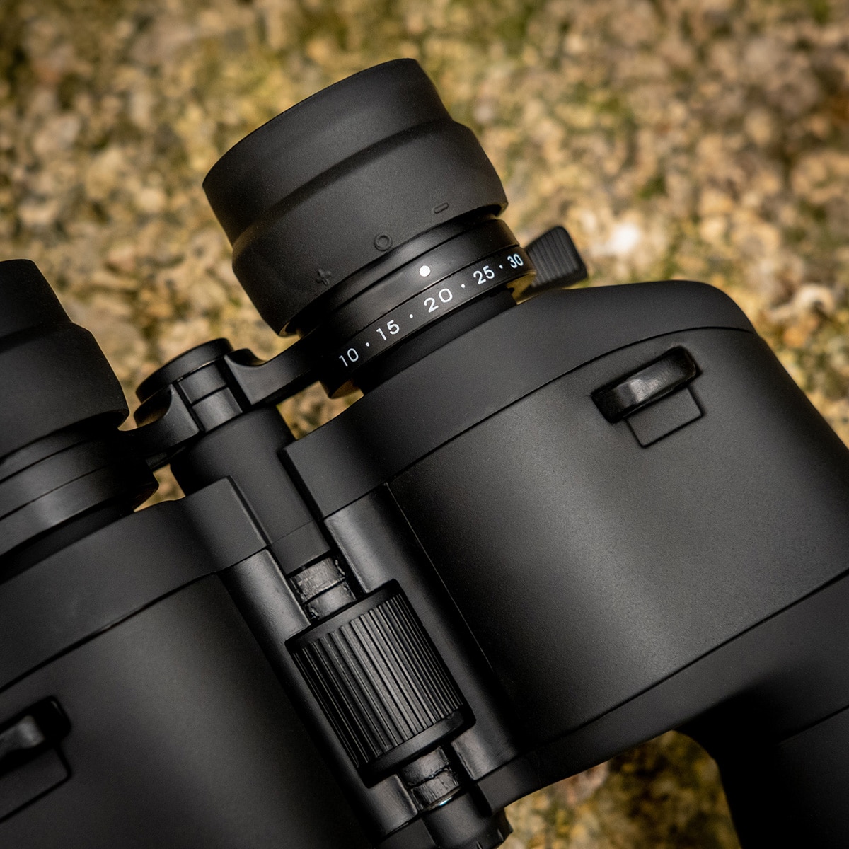 Binoclu militar Blackfire Magna Zoom 10-30x50