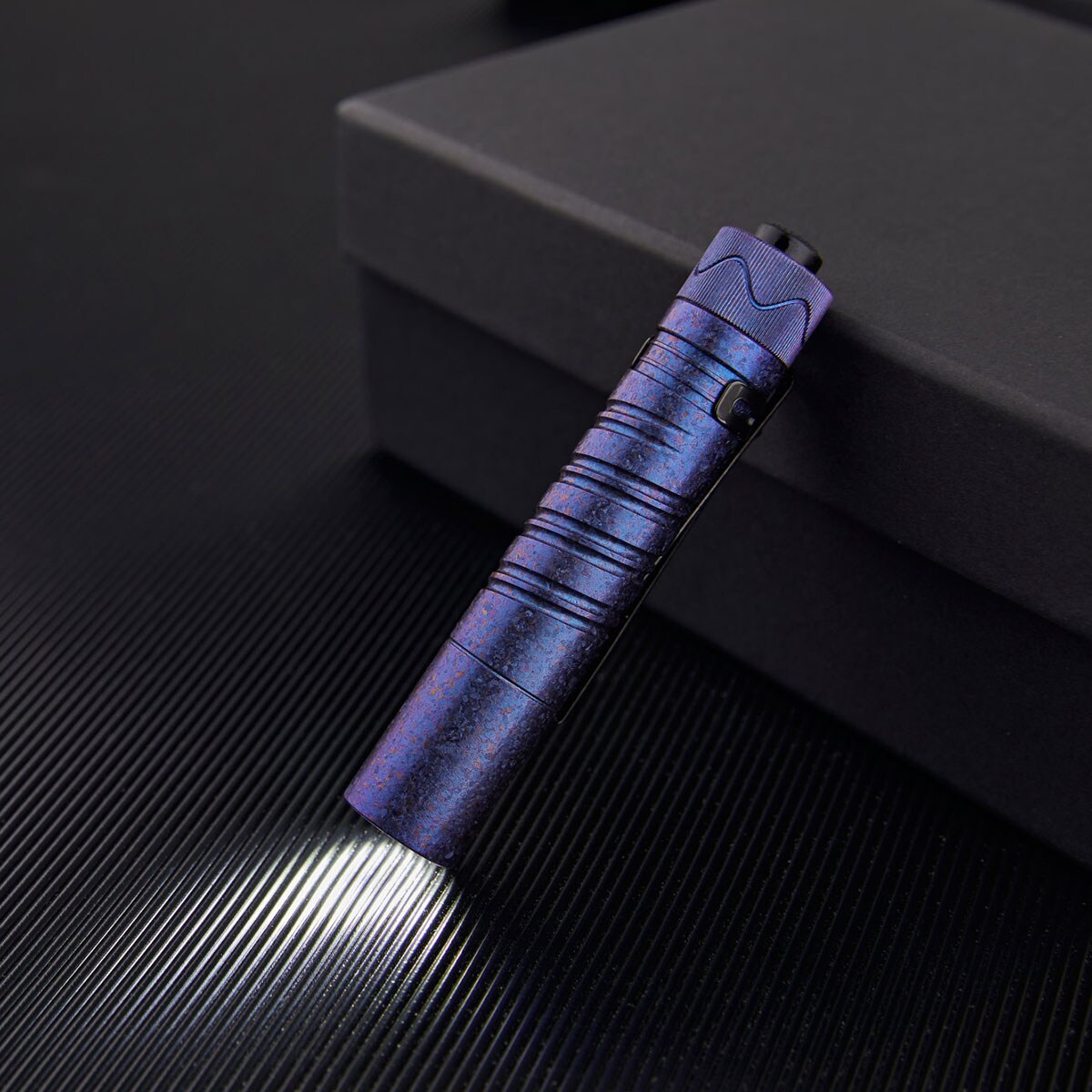 Lanternă Olight I5R EOS Limited Edition Ice Flower Periwinkle Blue - 350 lumeni