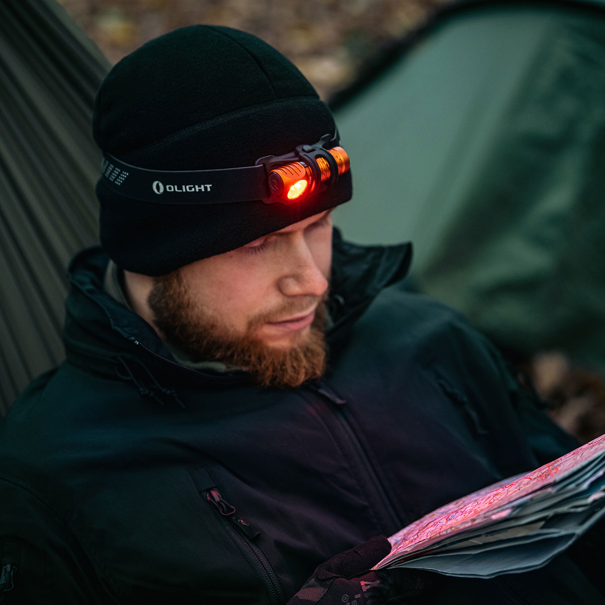 Lanternă frontală și unghiulară Olight Perun 2 Mini Kit Orange cu bandă pentru cap - 1100 lumeni