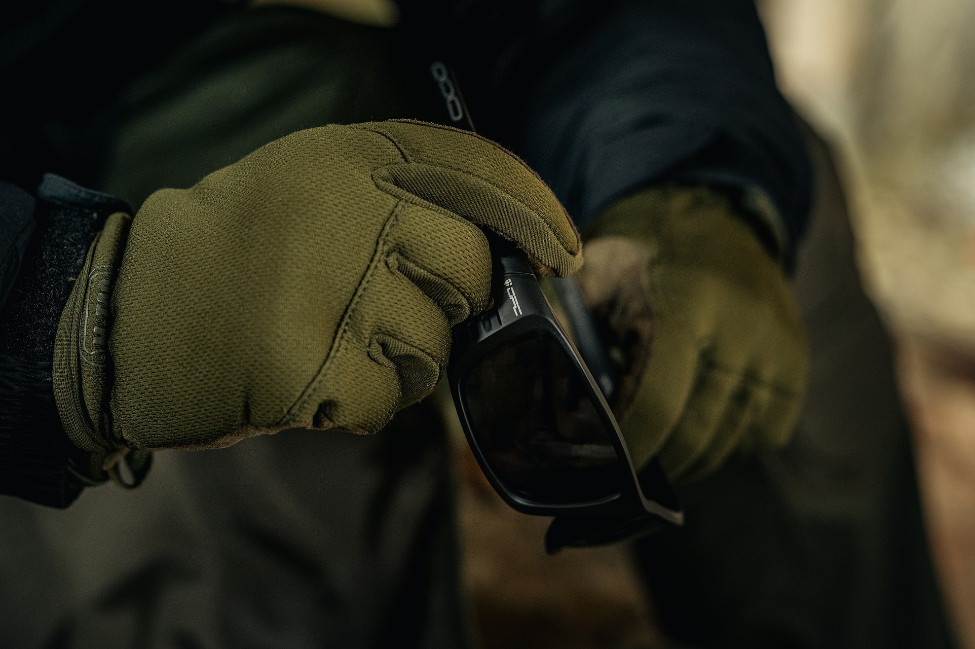 Ochelari de soare OPC Pro Sport Everest polarizați - Blk Matt Smoke Revo