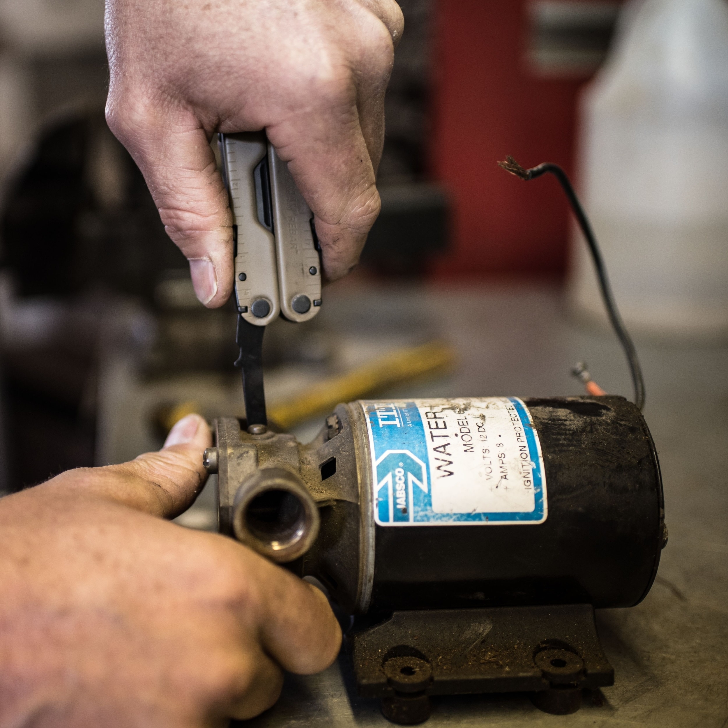 Unealtă multifuncțională Leatherman Rebar Coyote - ediție limitată