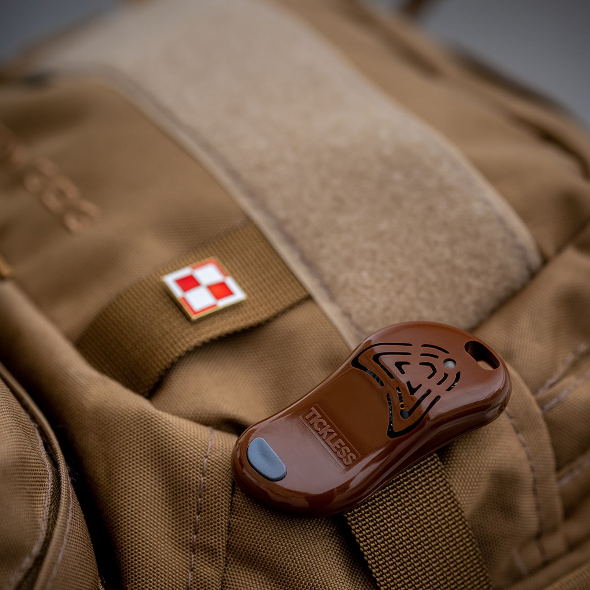 Dispozitiv pentru protecție ultrasonică împotriva căpușelor TickLess Military - potrivit pentru toate persoane - Brown