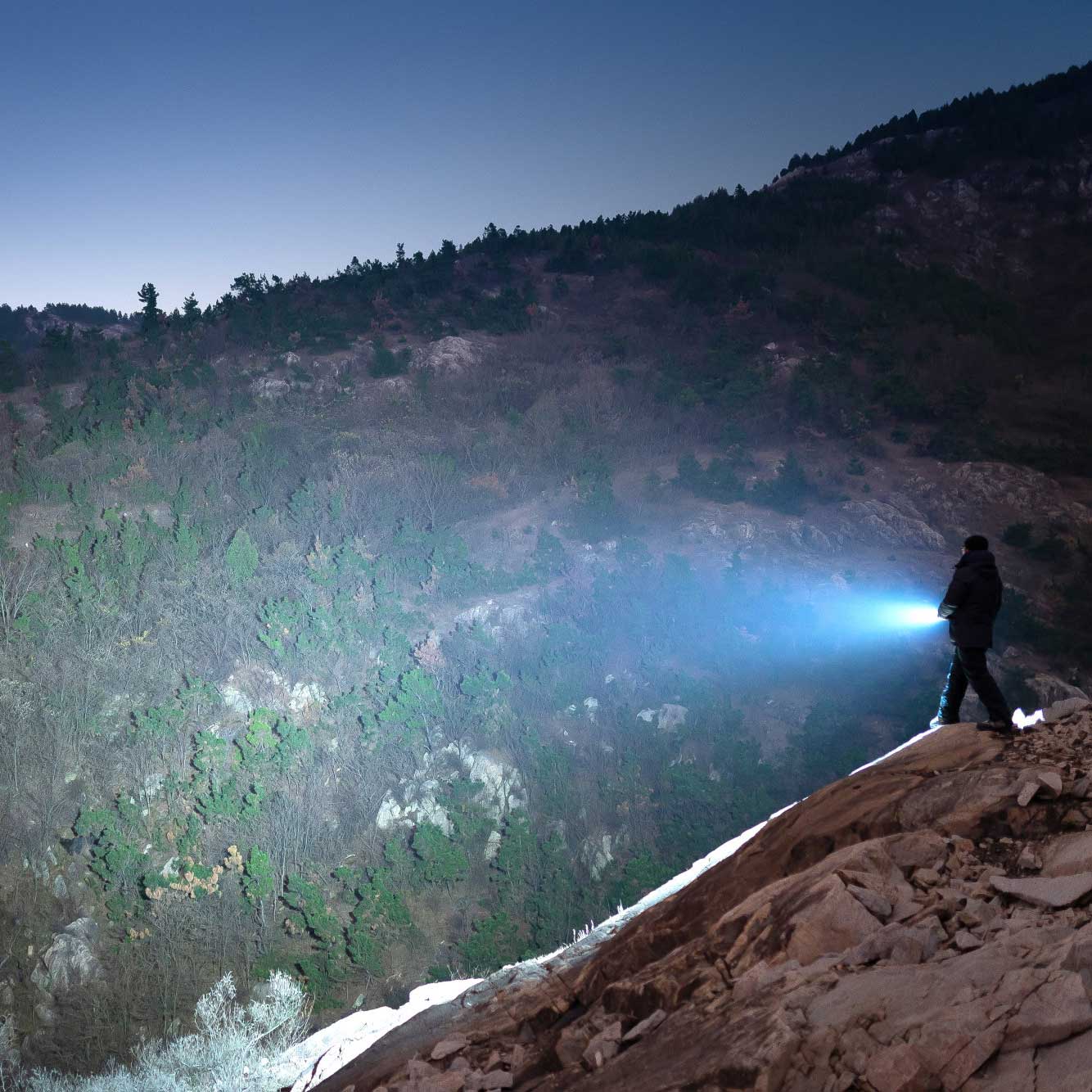 Lanternă reîncărcabilă Olight Baton 3 Pro Max Cool White Black - 2500 lumeni