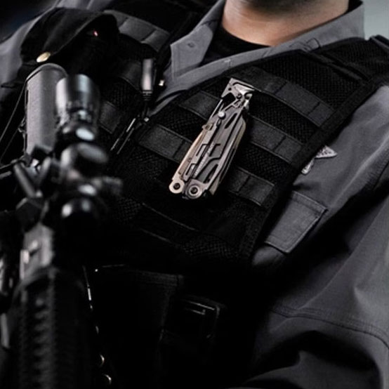 Multitool Leatherman MUT EOD Black Molle cu husă