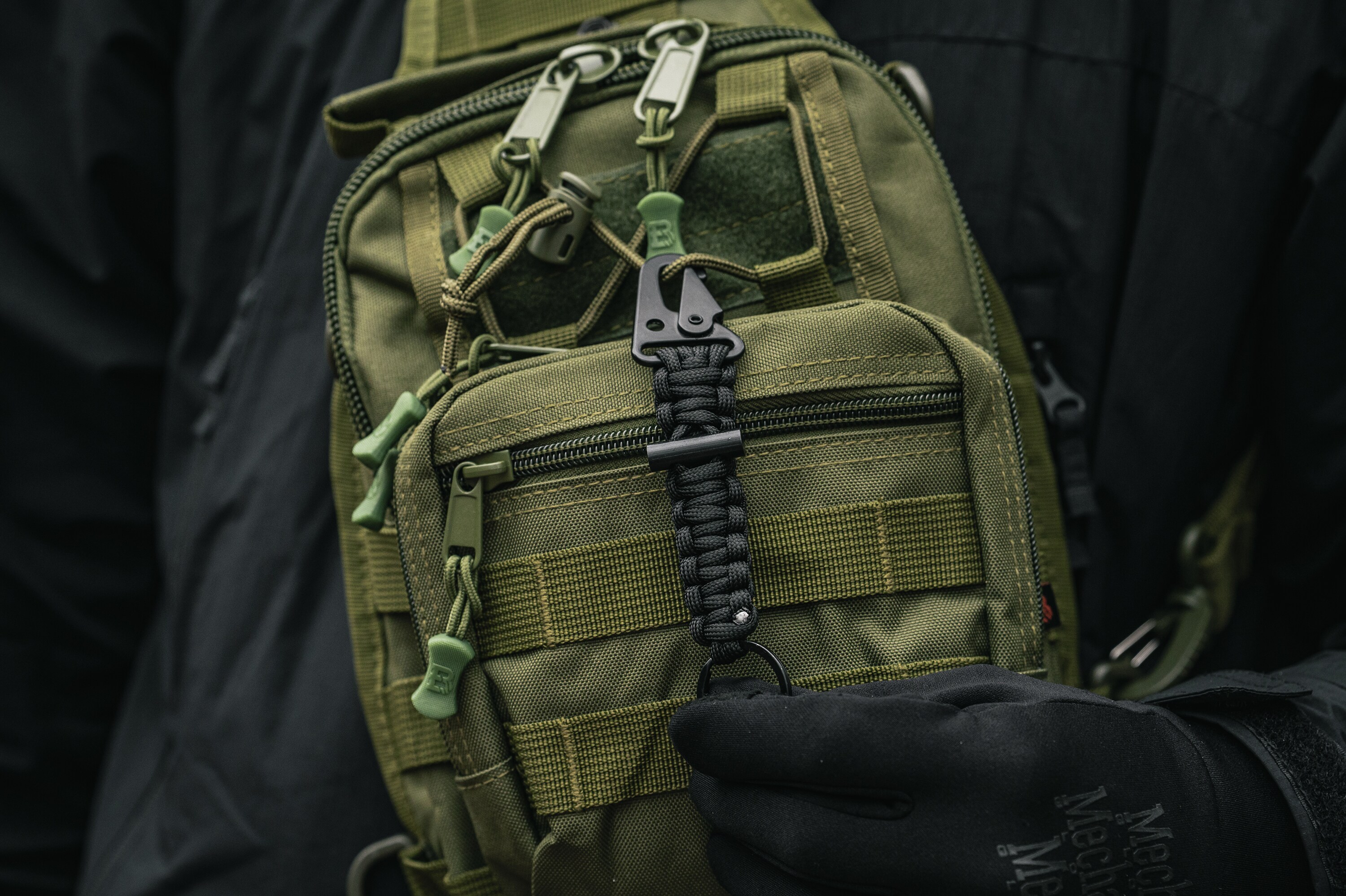 Breloc Badger Outdoor Paracord cu cremene și amnar - Negru