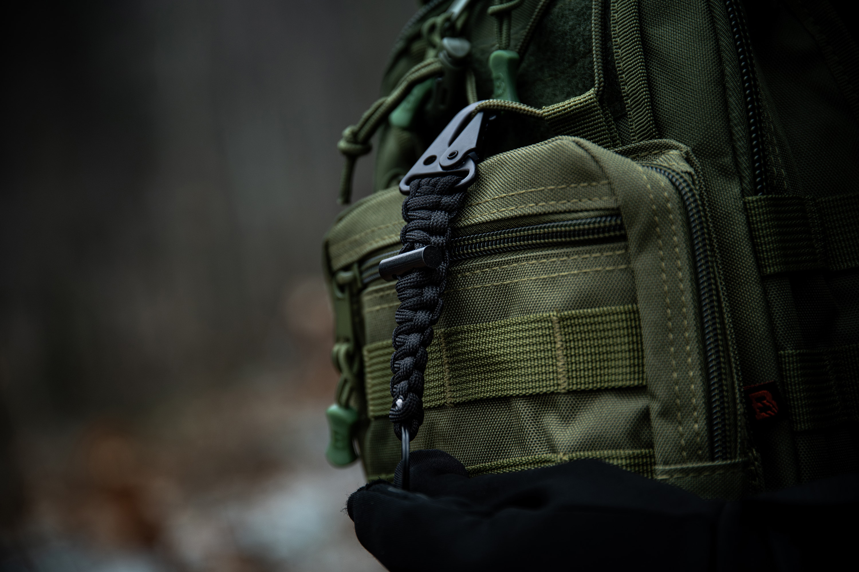 Breloc Badger Outdoor Paracord cu cremene și amnar - Negru