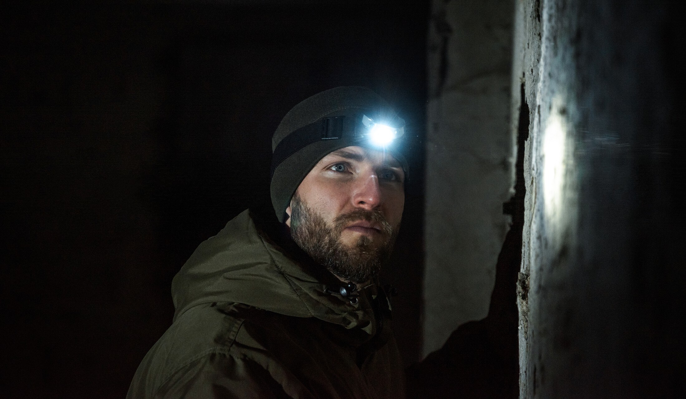 Lanternă frontală Mil-Tec CREE XPE - 200 lumeni