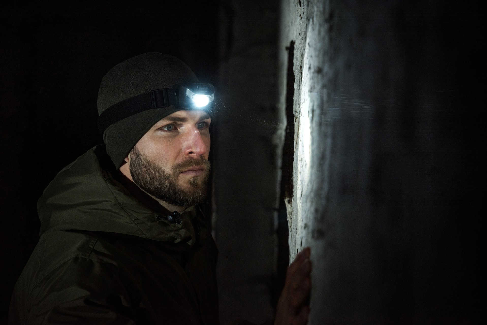 Lanternă frontală Mil-Tec CREE XPE - 200 lumeni