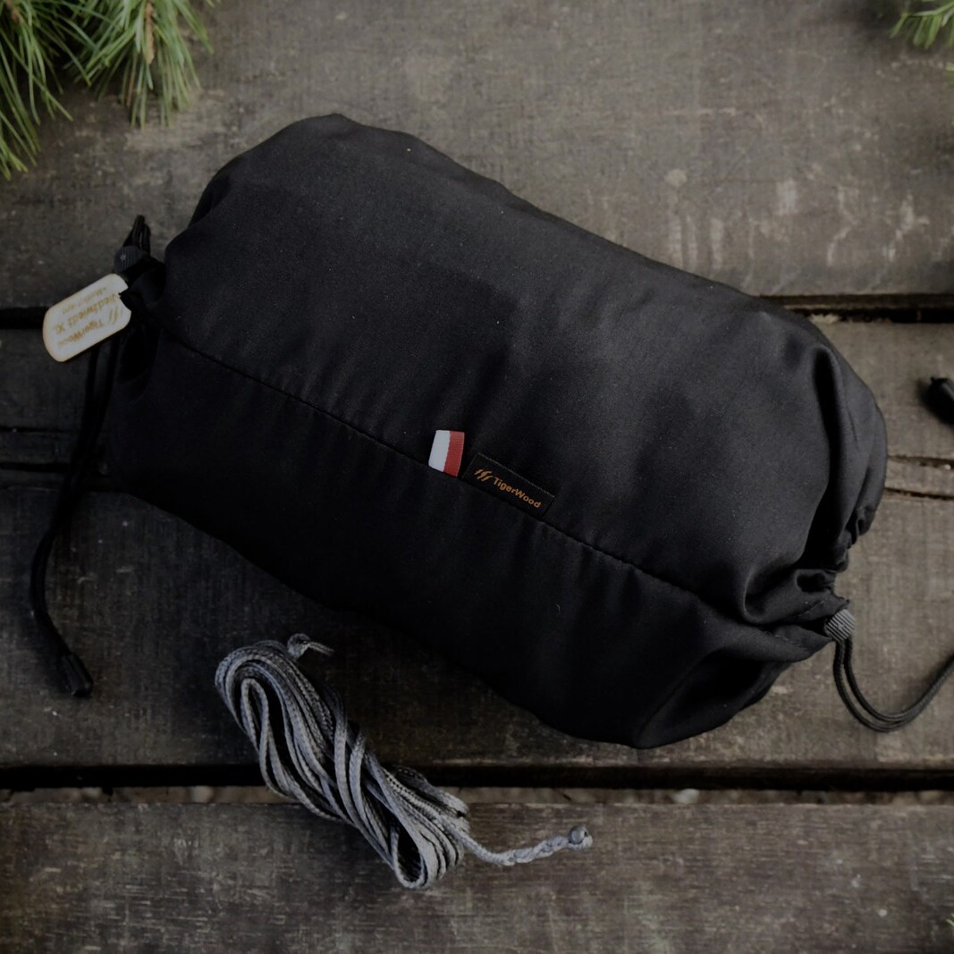 Hamac de tabără TigerWood Urs XL Black - cu plasă de protecție împotriva insectelor