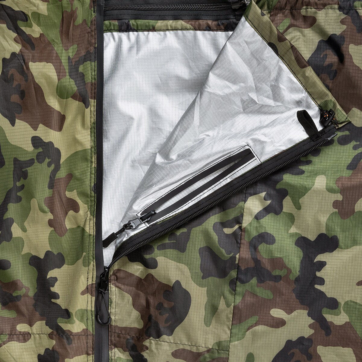 Sac de dormit rezistent la frig Bushmen Hideout Thermo Bivy Bag cu plasă de țânțari - Camo