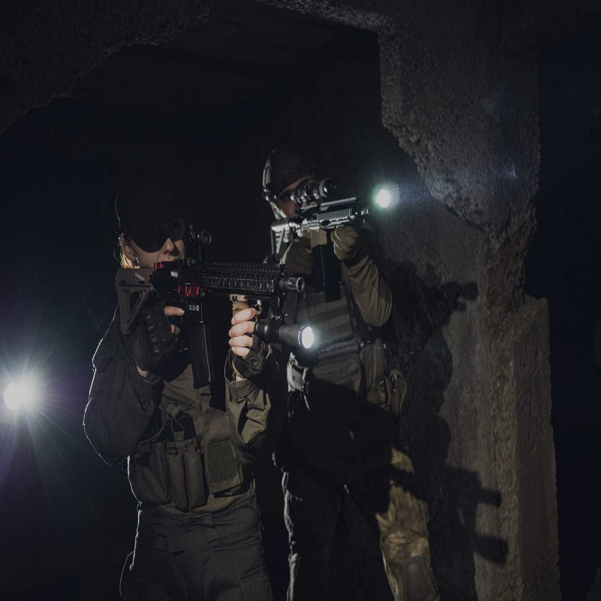 Lanternă Armytek Dobermann Pro Magnet USB Warm - 1400 lumeni