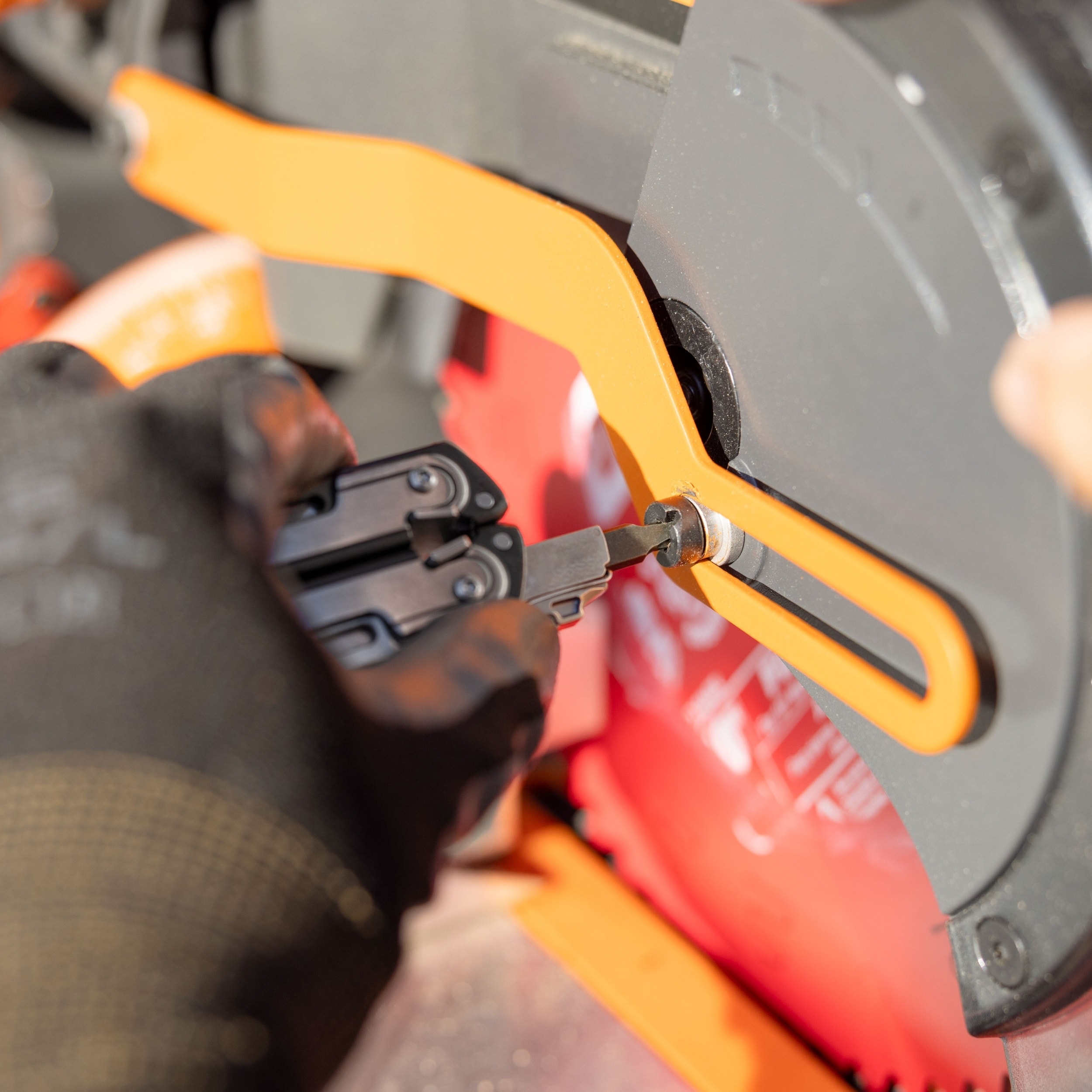 Multitool Leatherman ARC cu husă