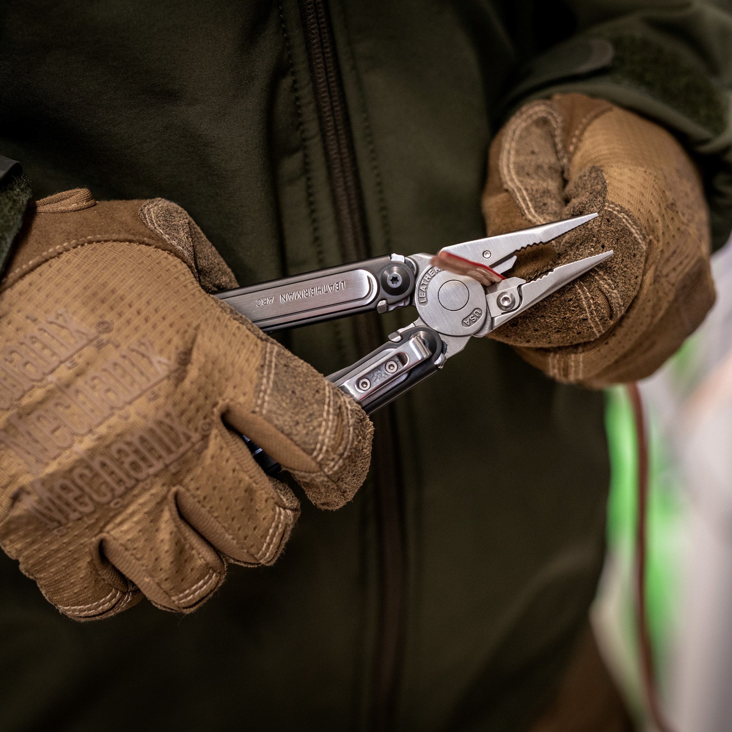 Multitool Leatherman ARC cu husă