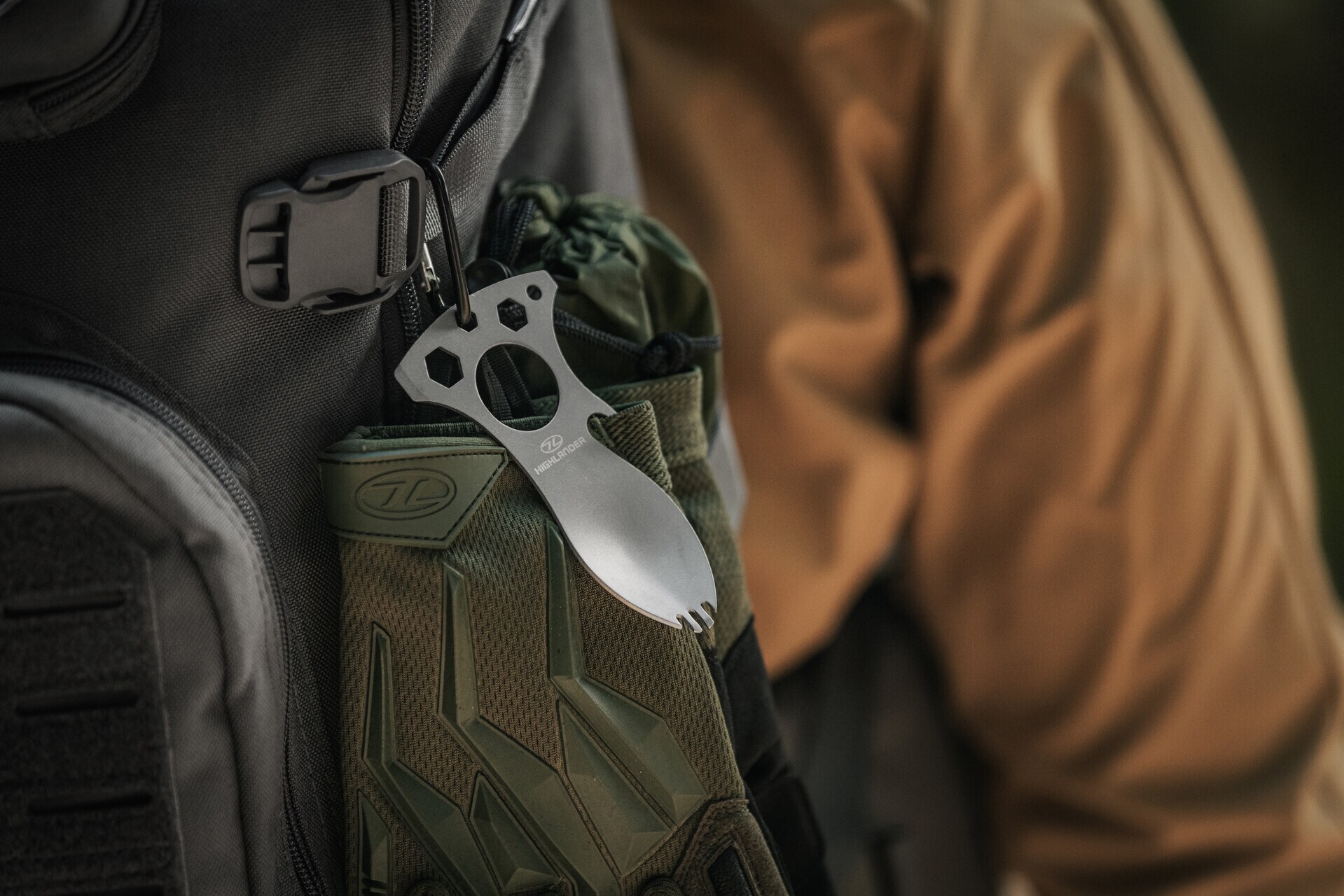 Set esențial Highlander Outdoor Foon 5 In 1 Tool cu carabinieră