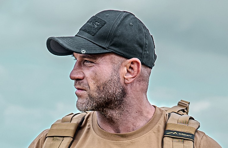 Holovni ubory MILITARY Rozprodazh protyahom litnikh kanikul