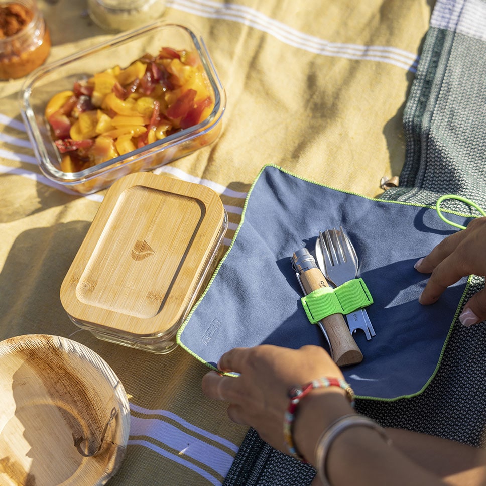 Набір столових приборів Opinel Nomad Plus Picnic з ножем No.08