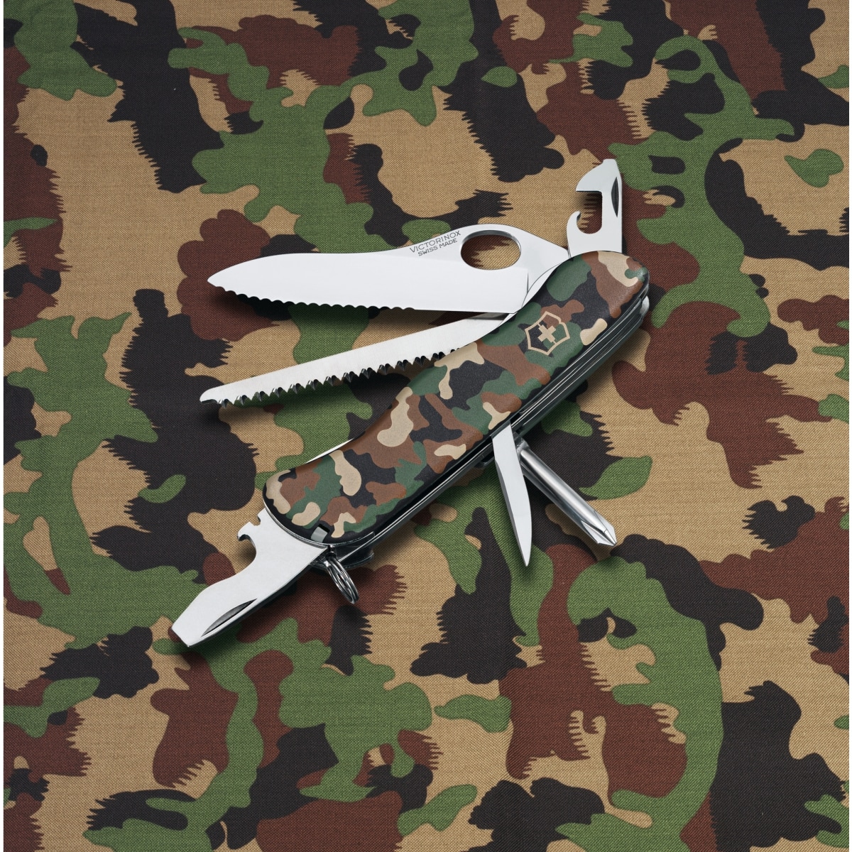 Багатофункціональний ніж Victorinox Trailmaster One Hand Camouflage