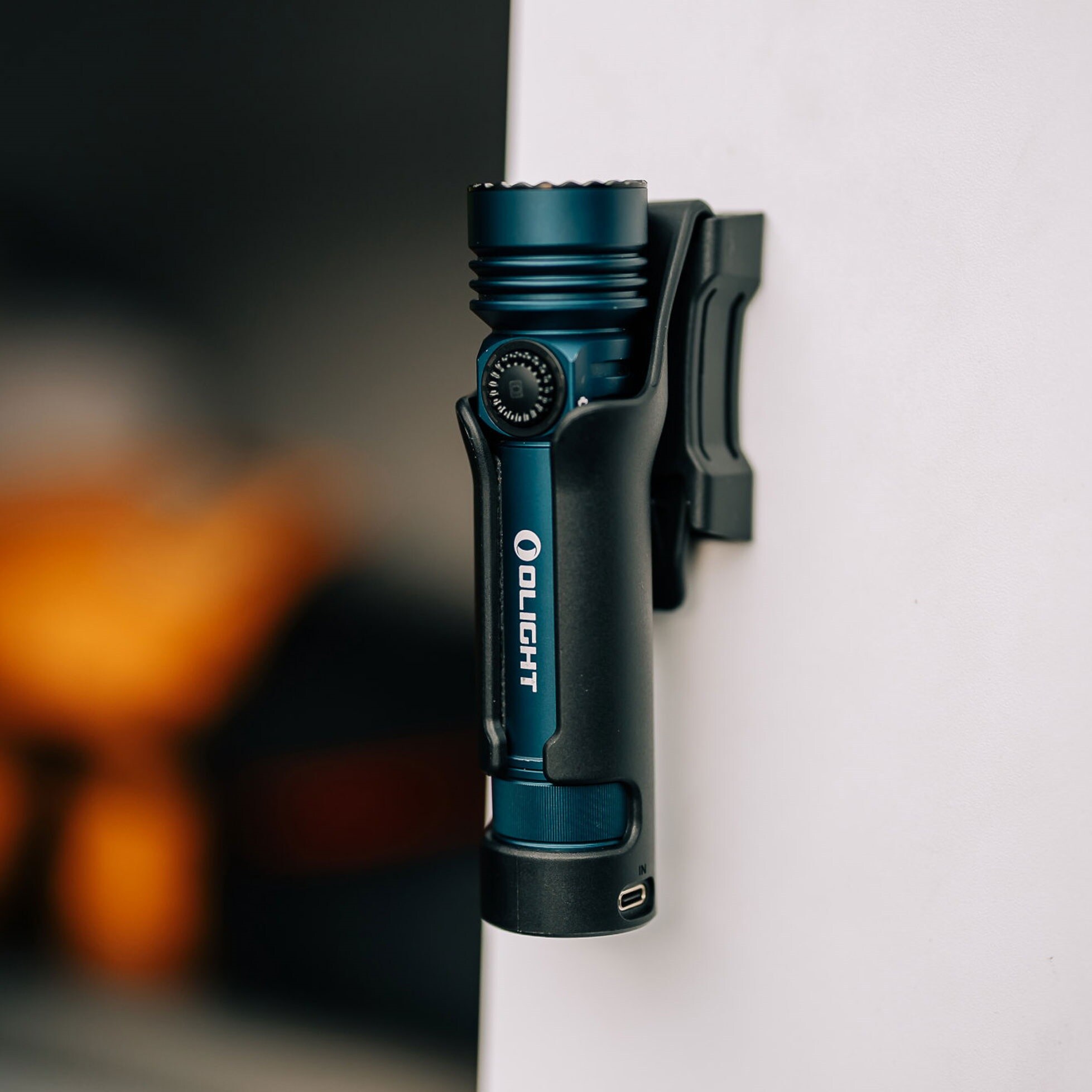 Тактично-пошуковий ліхтарик Olight Seeker 4 Pro Cool White Midnight Blue - 4600 люменів