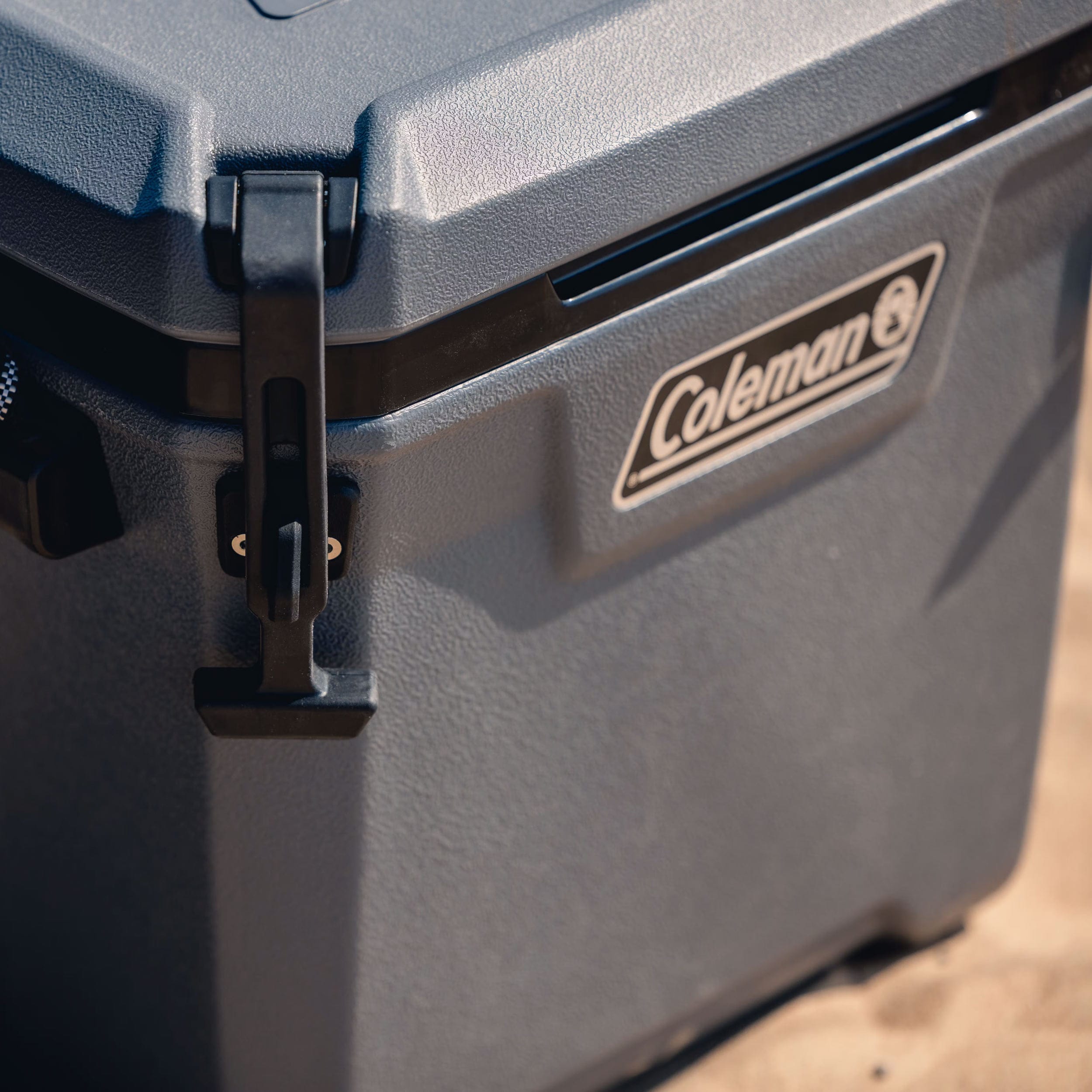 Туристичний холодильник Coleman 65QT Convoy Wheeled Cooler Box