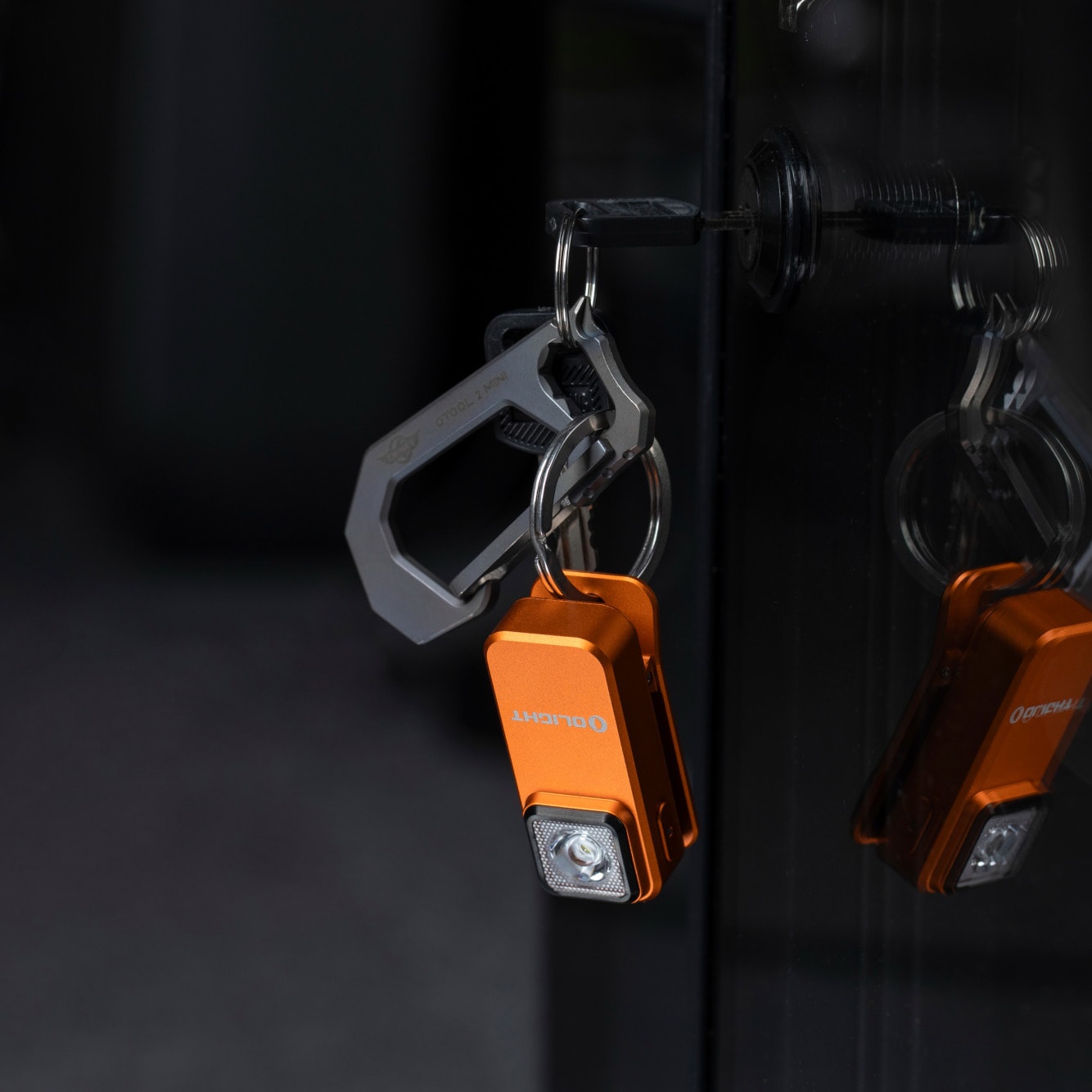 Акумуляторний ліхтарик Olight Oclip Orange - 300 люменів