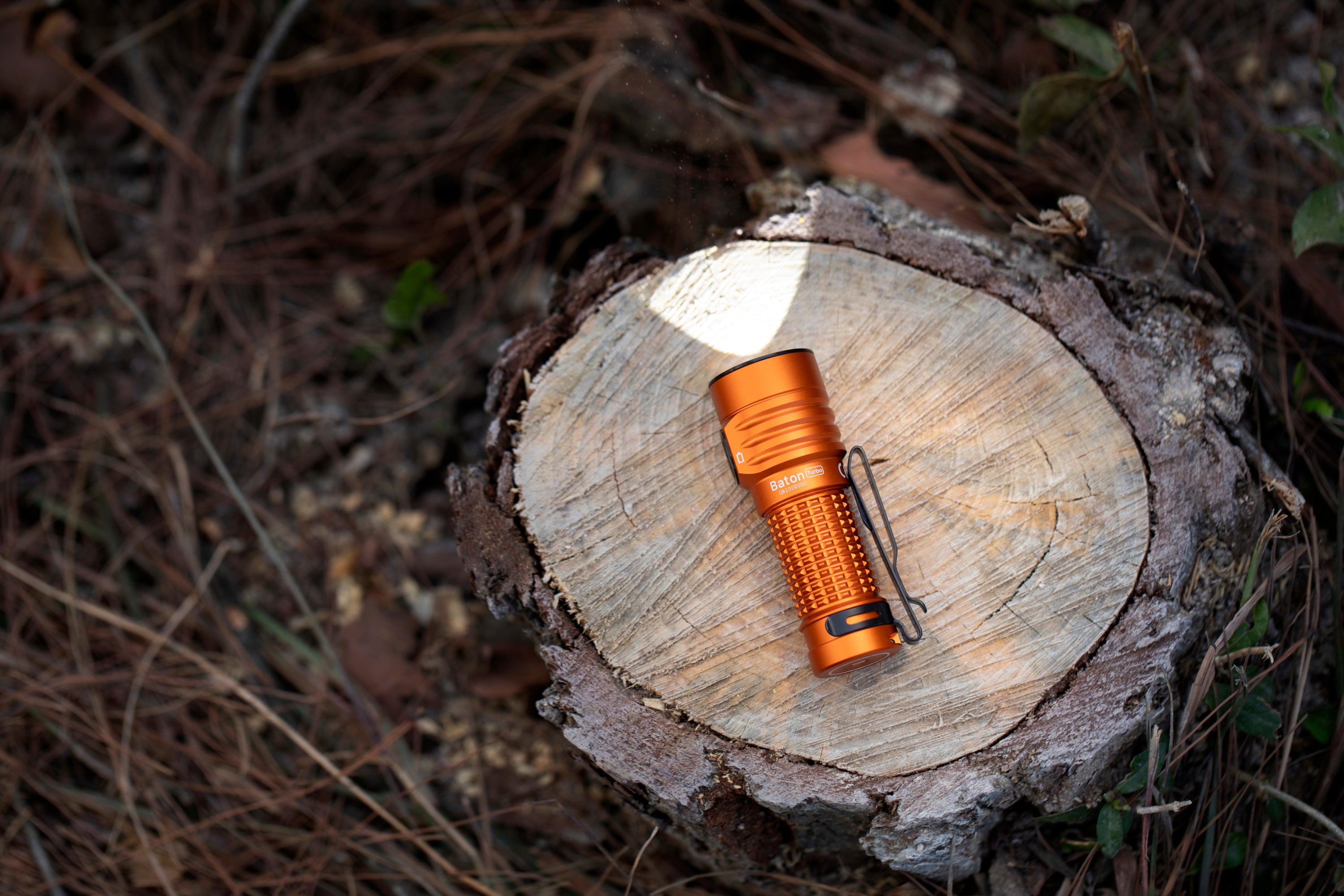 Акумуляторний ліхтарик Olight Baton Turbo Orange - 1000 люменів