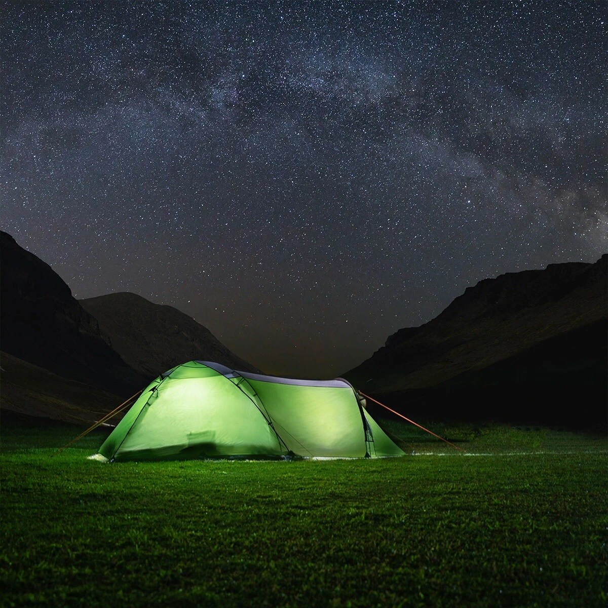 Намет 3-місний Nils Camp Trekker III NC6312 - Чорно-зелений