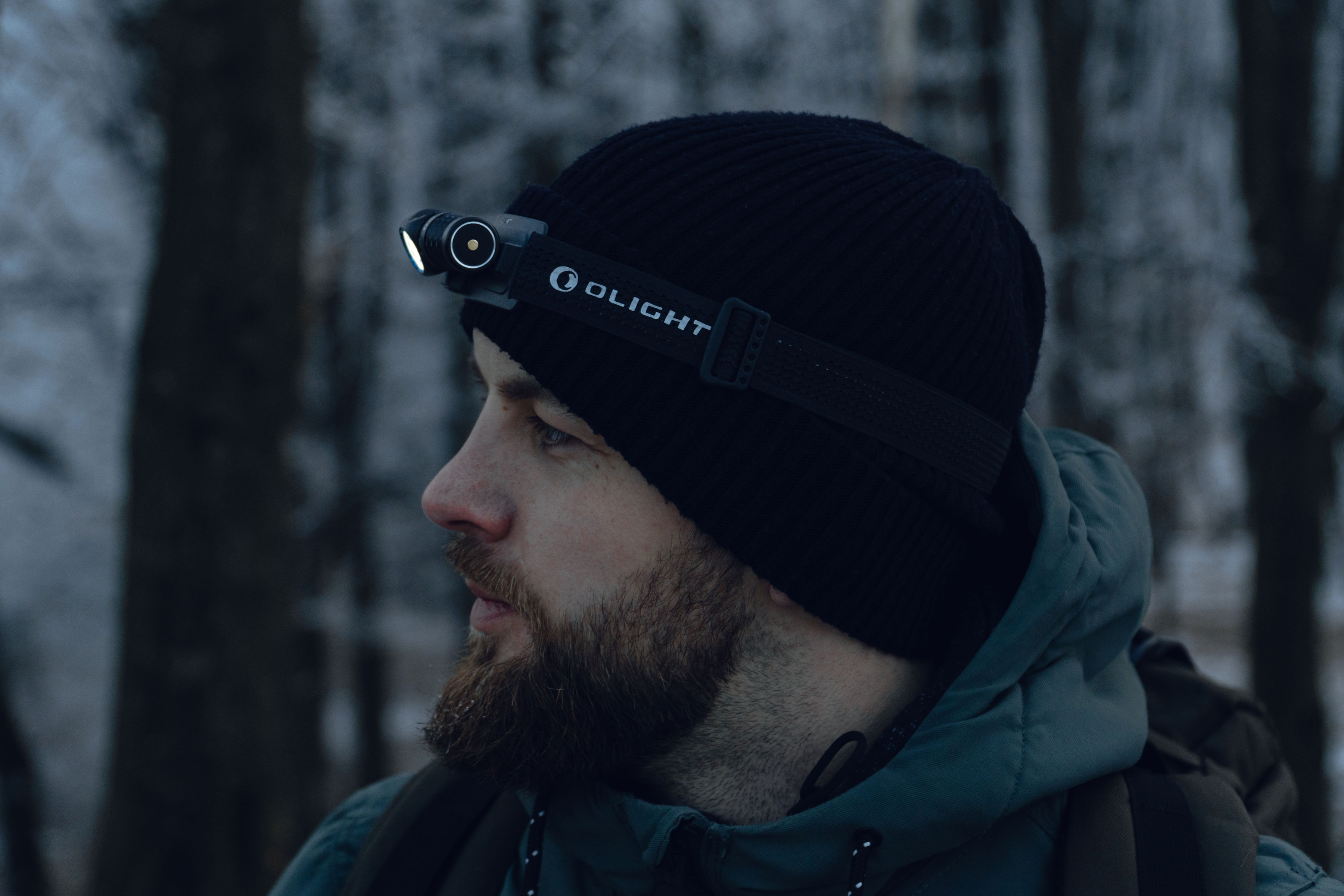 Налобний та кутовий ліхтарик Olight Perun 3 Mini HCRI Neutral White Black з пов'язкою - 920 люменів