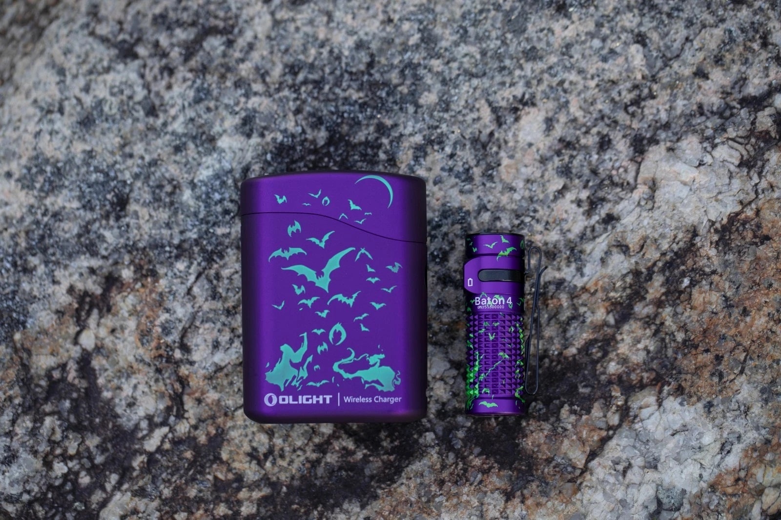 Ліхтарик Olight Baton 4 Premium Edition Nocturnal Sentin з бездротовим чохлом для заряджання - 1300 люменів