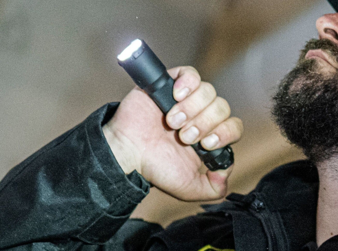 Ліхтарик Ledlenser TAC6R Black - 2000 люменів