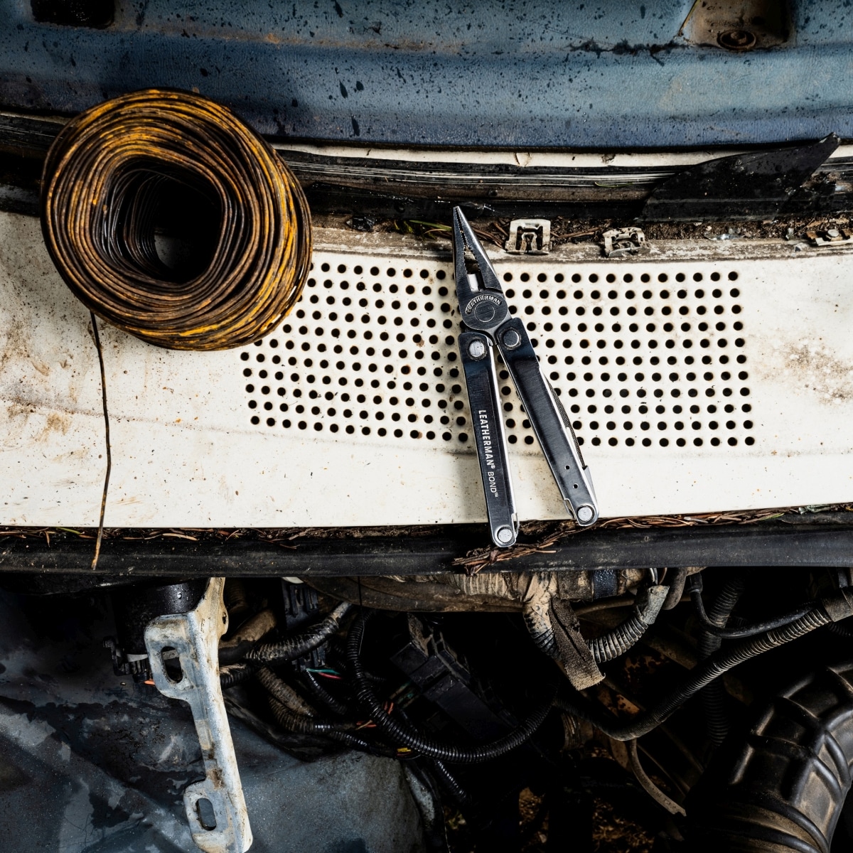 Мультитул Leatherman Bond з кобурою