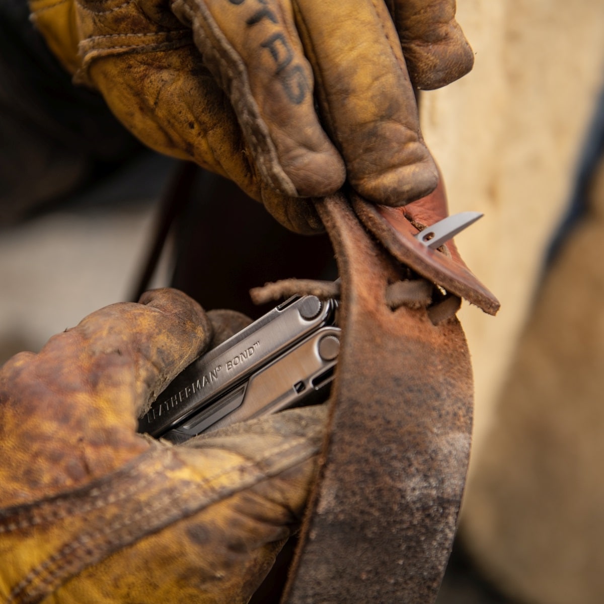 Мультитул Leatherman Bond з кобурою